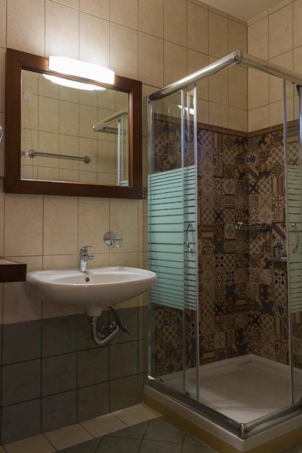 Akrolimnion Hotel Giannina Esterno foto